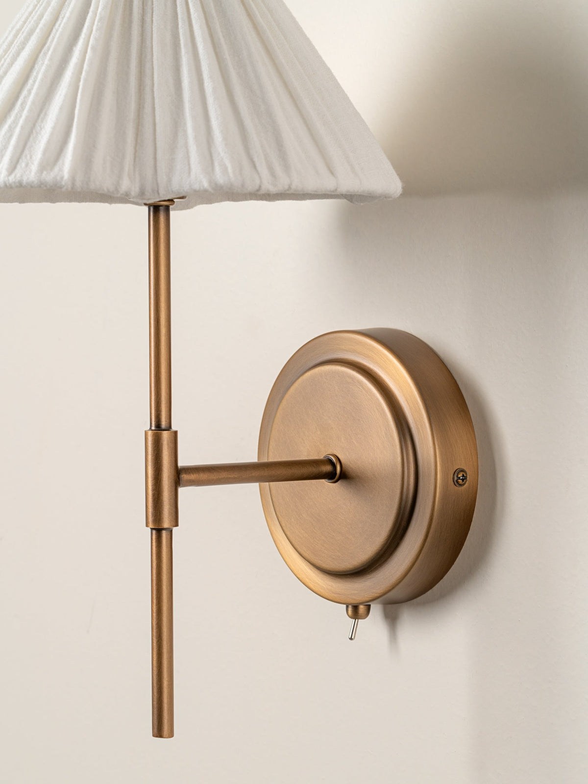 Applique murale en tissu avec abat-jour festonné, douille G9, structure en métal doré de 21,6 cm, luminaire de chevet, éclairage d'accentuation moderne pour entrée d'appartement
