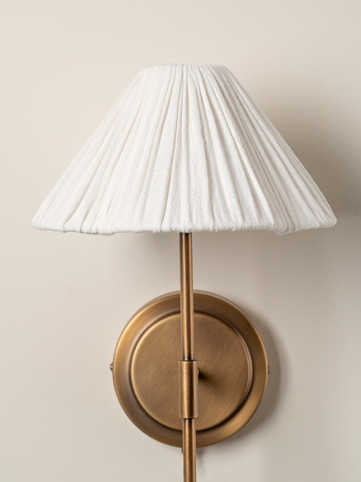 Applique murale en tissu avec abat-jour festonné, douille G9, structure en métal doré de 21,6 cm, luminaire de chevet, éclairage d'accentuation moderne pour entrée d'appartement