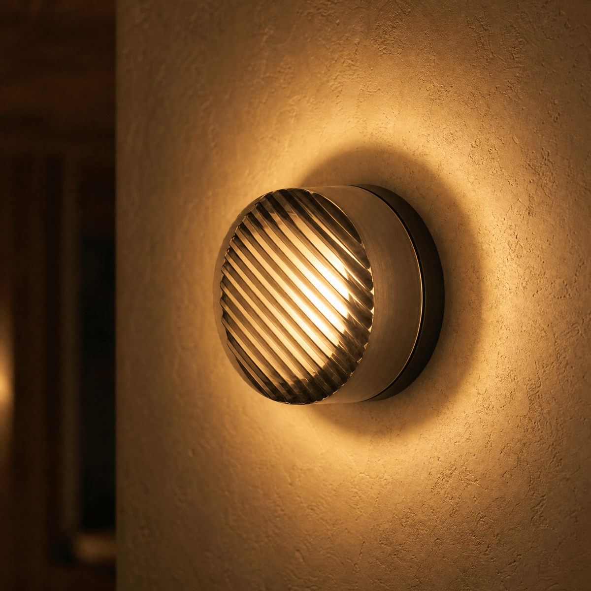 FORMELLE – Sculpted Wall Sconce for Elegant Mood Lighting