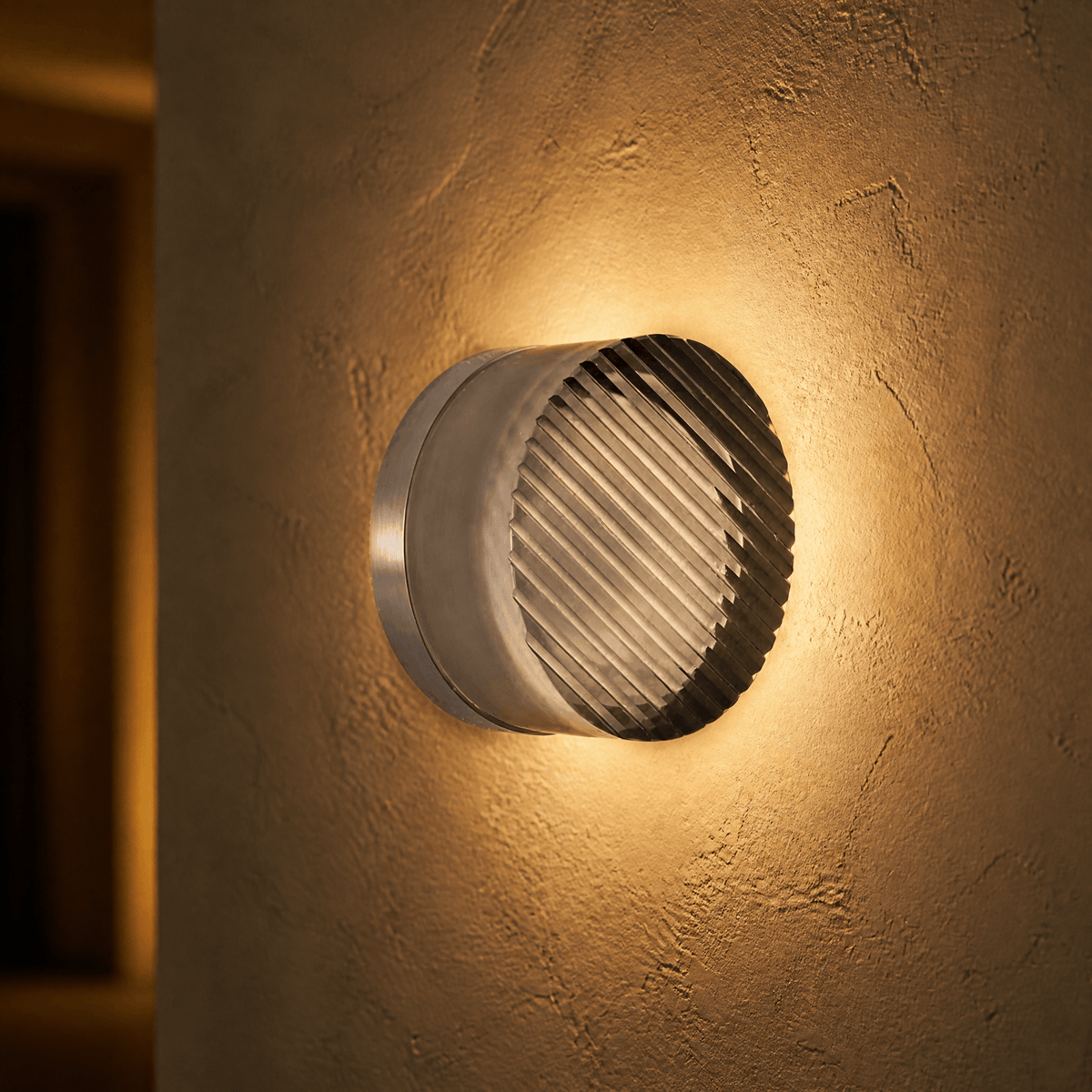 FORMELLE – Sculpted Wall Sconce for Elegant Mood Lighting