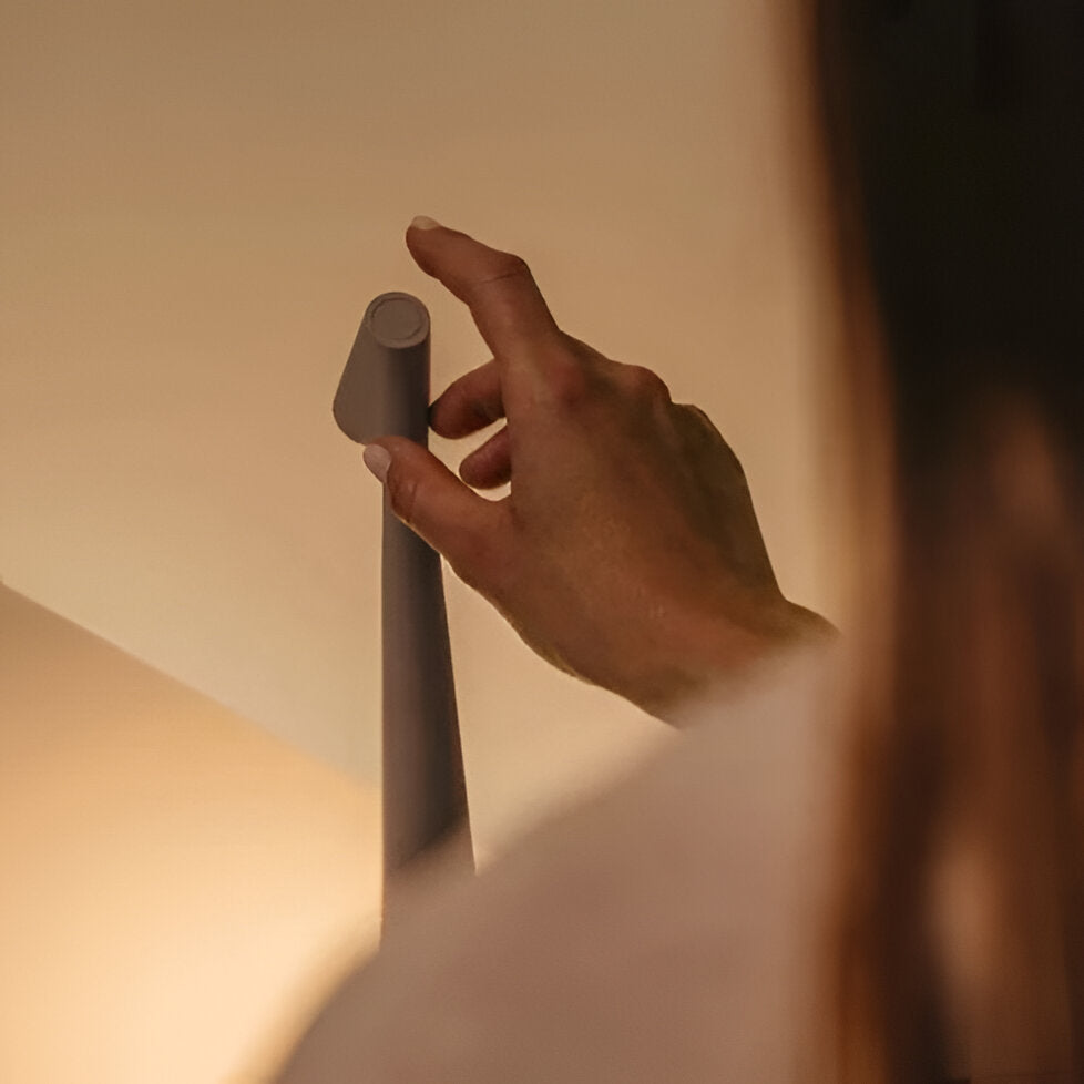 Lampe de bureau LED élégante, style moderne simple