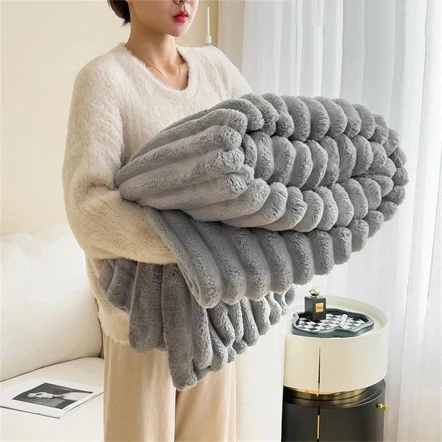 Ultra-Soft Plush Throw Blanket for Couch, Bed & Sofa – Warm Faux Fur Comfort Blanket for Living Room & Bedroom