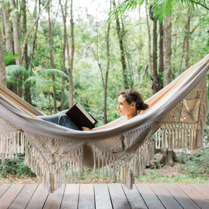 Cotton Rope Hammock for Two People 79 in x 59 in Boho Hanging Bed for Porch Patio Balcony Beach Yard Garden Indoor Outdoor Relaxation 550 lb
