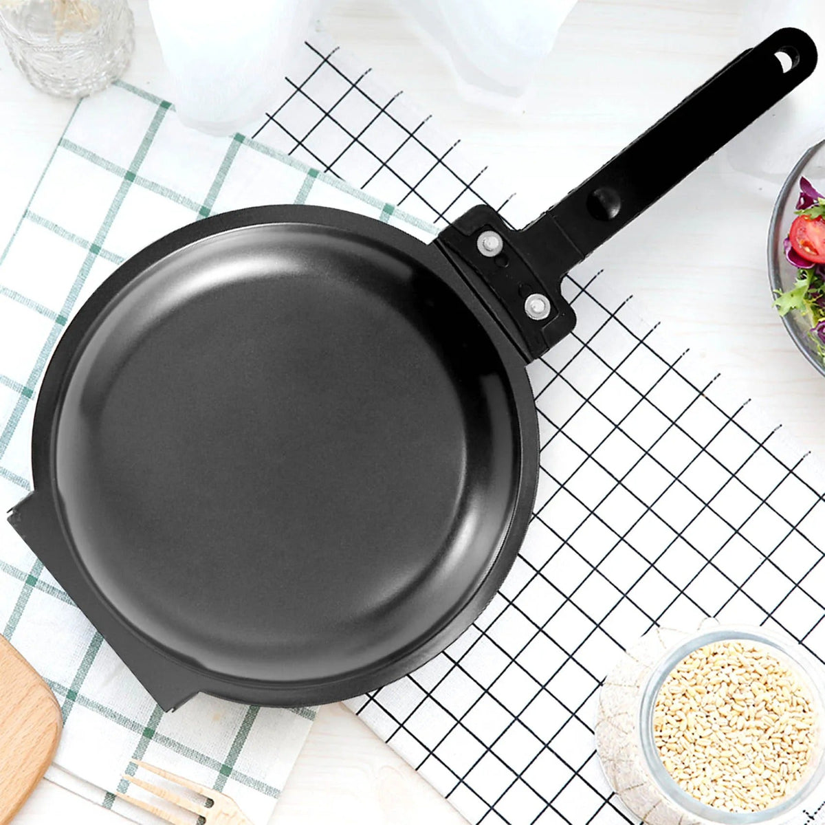 Flip-Top Dual-Sided Omelet Skillet 7.5 Inch Nonstick Breakfast Egg Cooker Stainless Steel Enclosed Flipper Pan for Quick Morning Meals Kitch