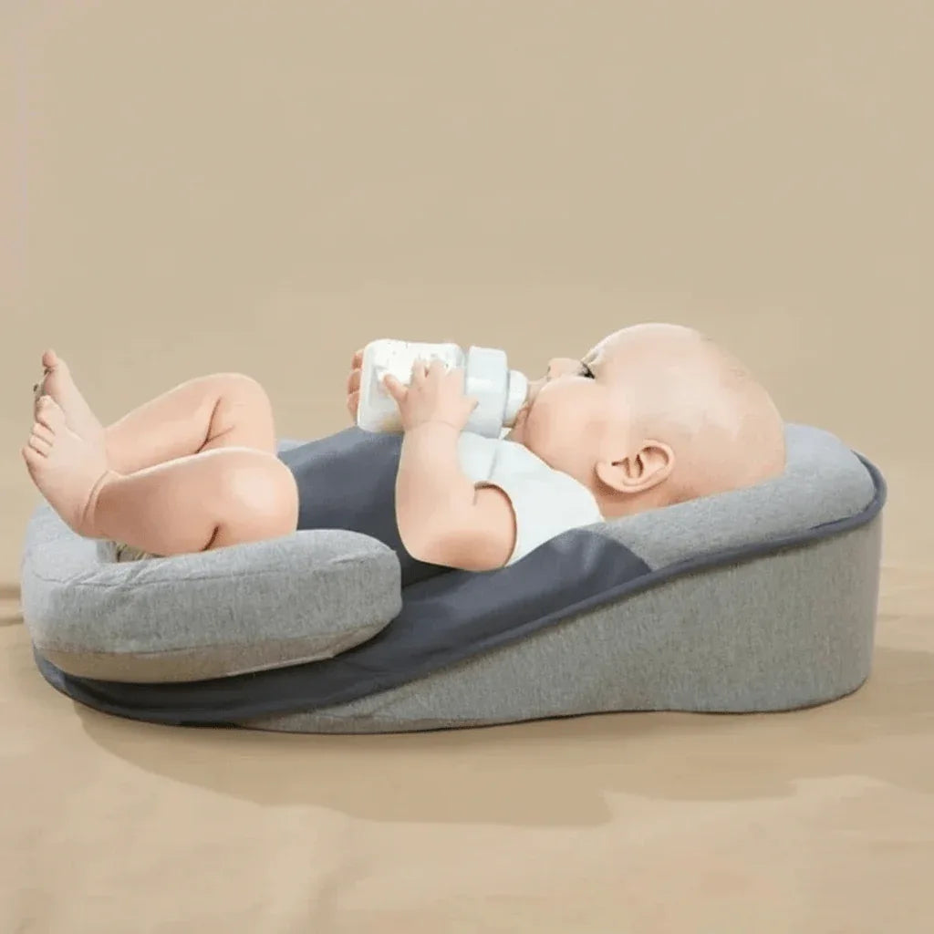 Coussin incliné pour sommeil de bébé avec inclinaison de 15° pour soulager le reflux et améliorer le repos
