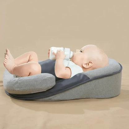 Coussin incliné pour sommeil de bébé avec inclinaison de 15° pour soulager le reflux et améliorer le repos