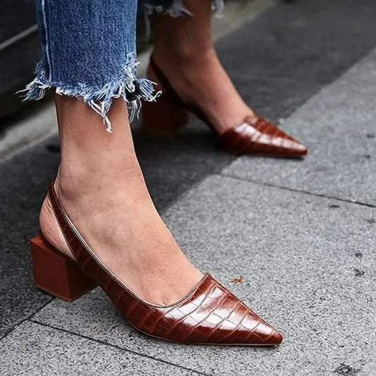 Escarpins à bride arrière et bout pointu pour femmes avec soutien de la voûte plantaire, chaussures marron à motif crocodile pour le bureau, les occasions professionnelles et une tenue tout au long de la journée