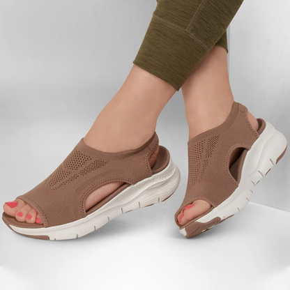 Sandales athlétiques à enfiler pour femmes avec soutien de la voûte plantaire et semelle intérieure coussinée pour un confort tout au long de la journée