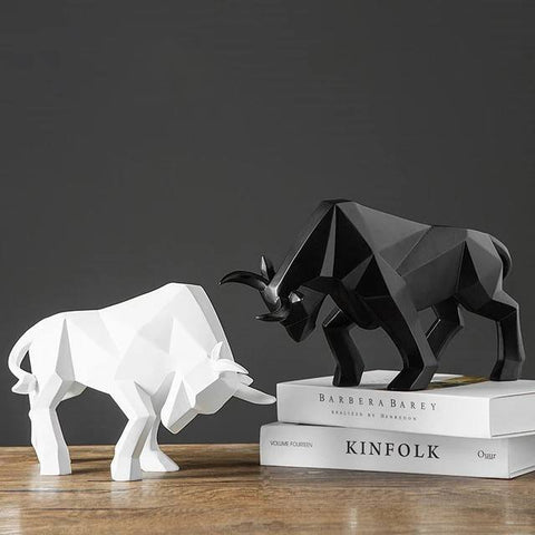 Figurine Taureau qui charge Cresta - Résine écologique, décoration faite à la main