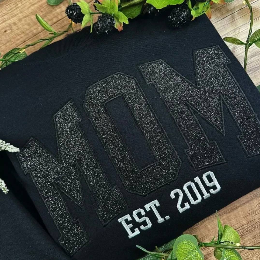 Sweat à capuche maman personnalisable avec texte pailleté personnalisé