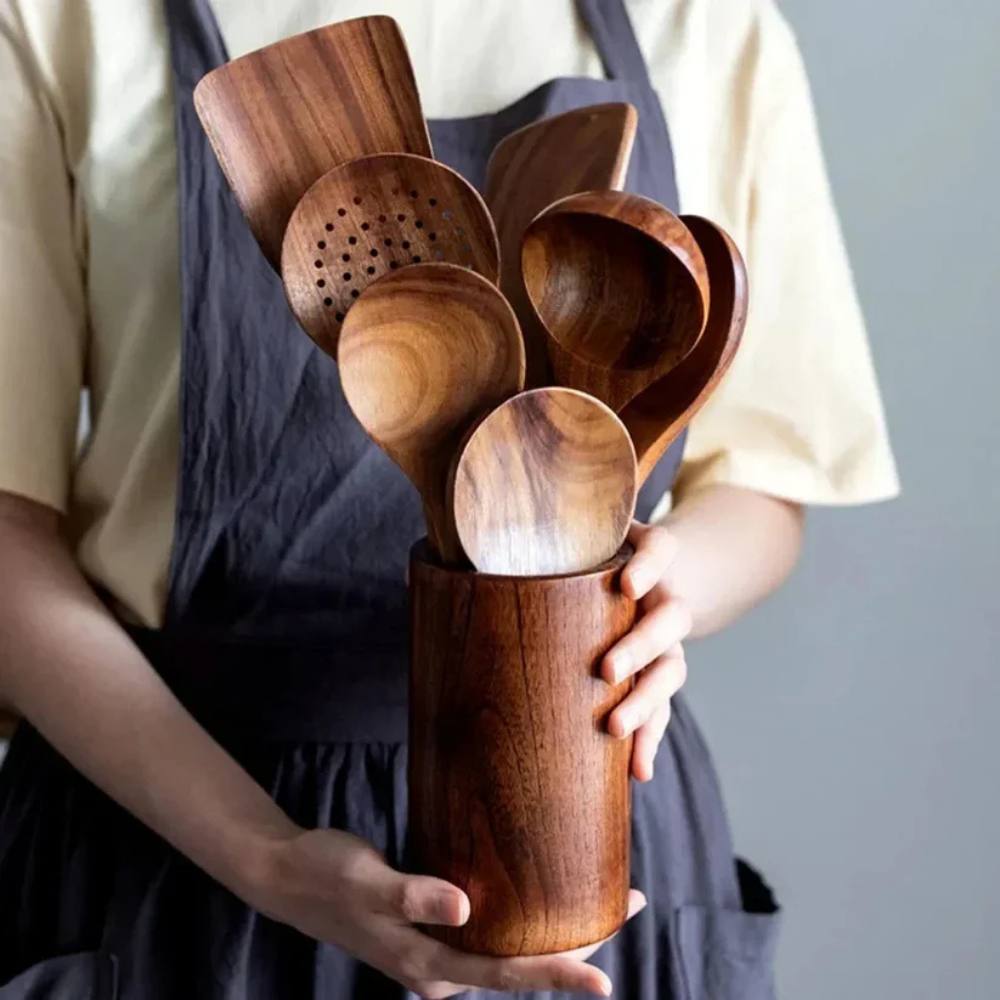 Ensemble d'ustensiles de cuisine rustiques en bois, durables et élégants