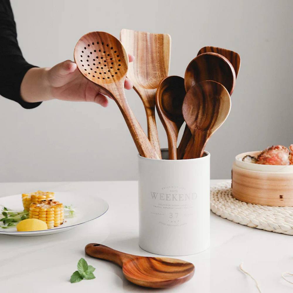 Ensemble d'ustensiles de cuisine rustiques en bois, durables et élégants