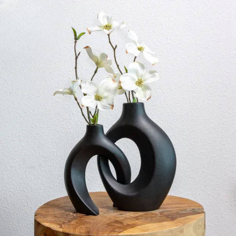 Beau vase en porcelaine à motifs floraux
