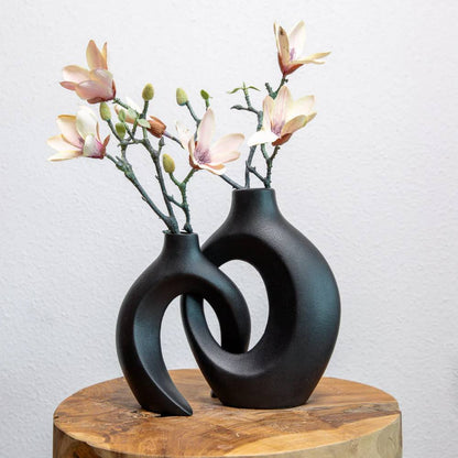 Beau vase en porcelaine à motifs floraux