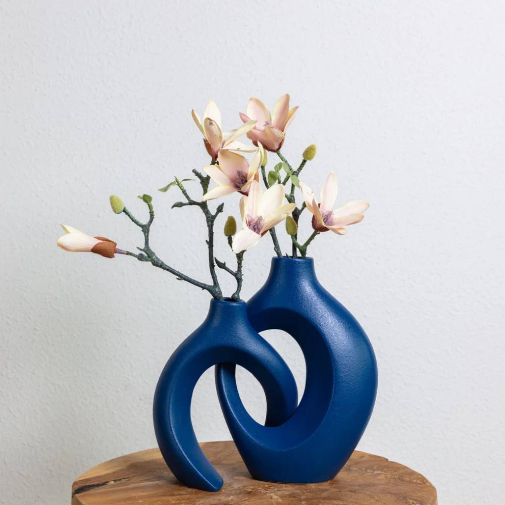 Beau vase en porcelaine à motifs floraux