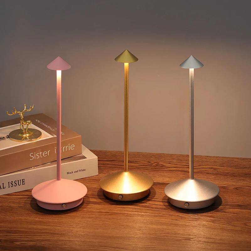 Lampe de bureau LED mince au style contemporain