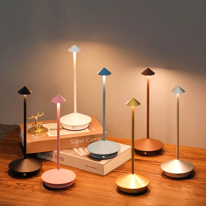 Lampe de bureau LED mince au style contemporain