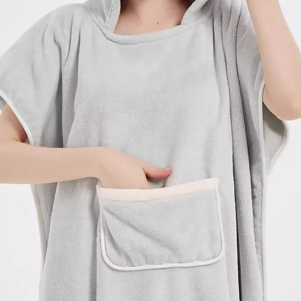 Peignoir de bain douillet à capuche en peluche pour femme