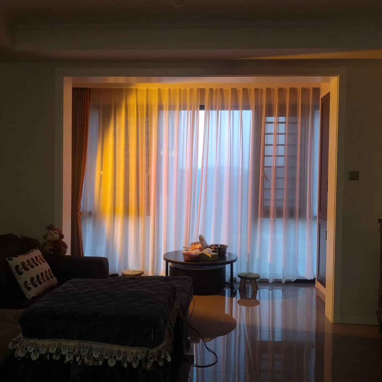 Lampadaire LED élégant avec effet de lumière d'ambiance