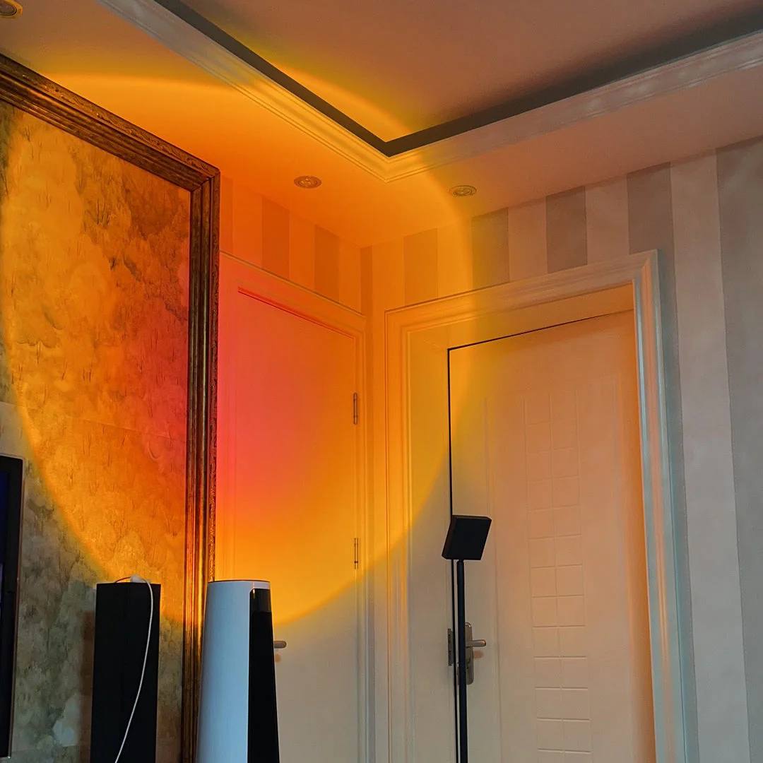 Lampadaire LED élégant avec effet de lumière d'ambiance