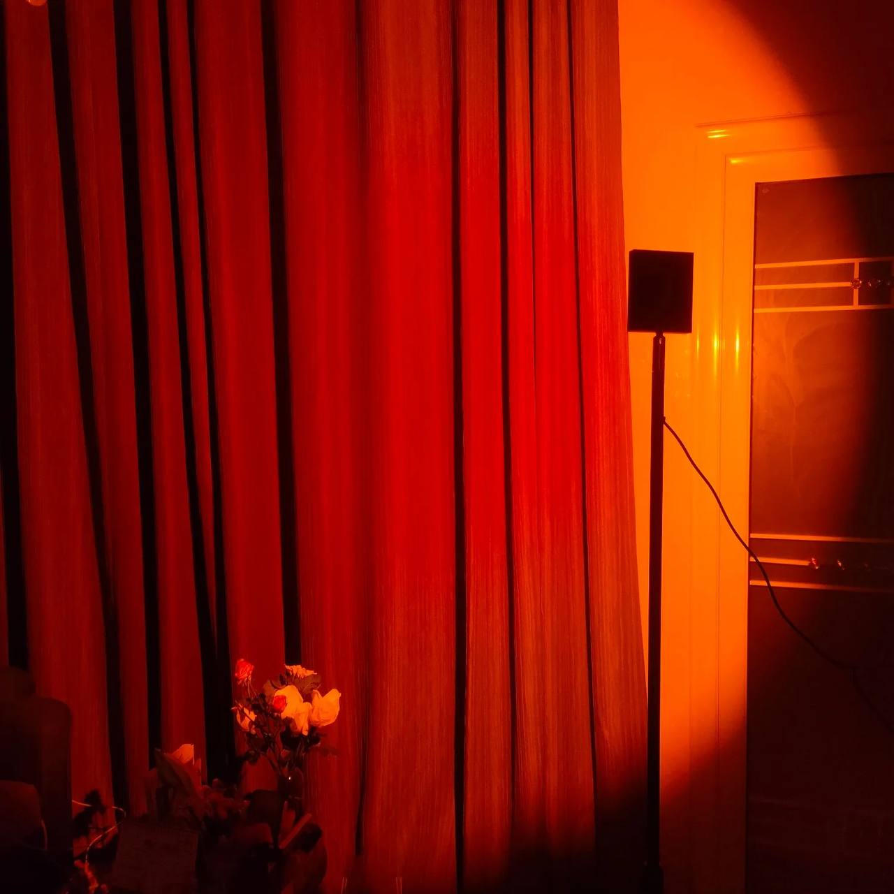 Lampadaire LED élégant avec effet de lumière d'ambiance