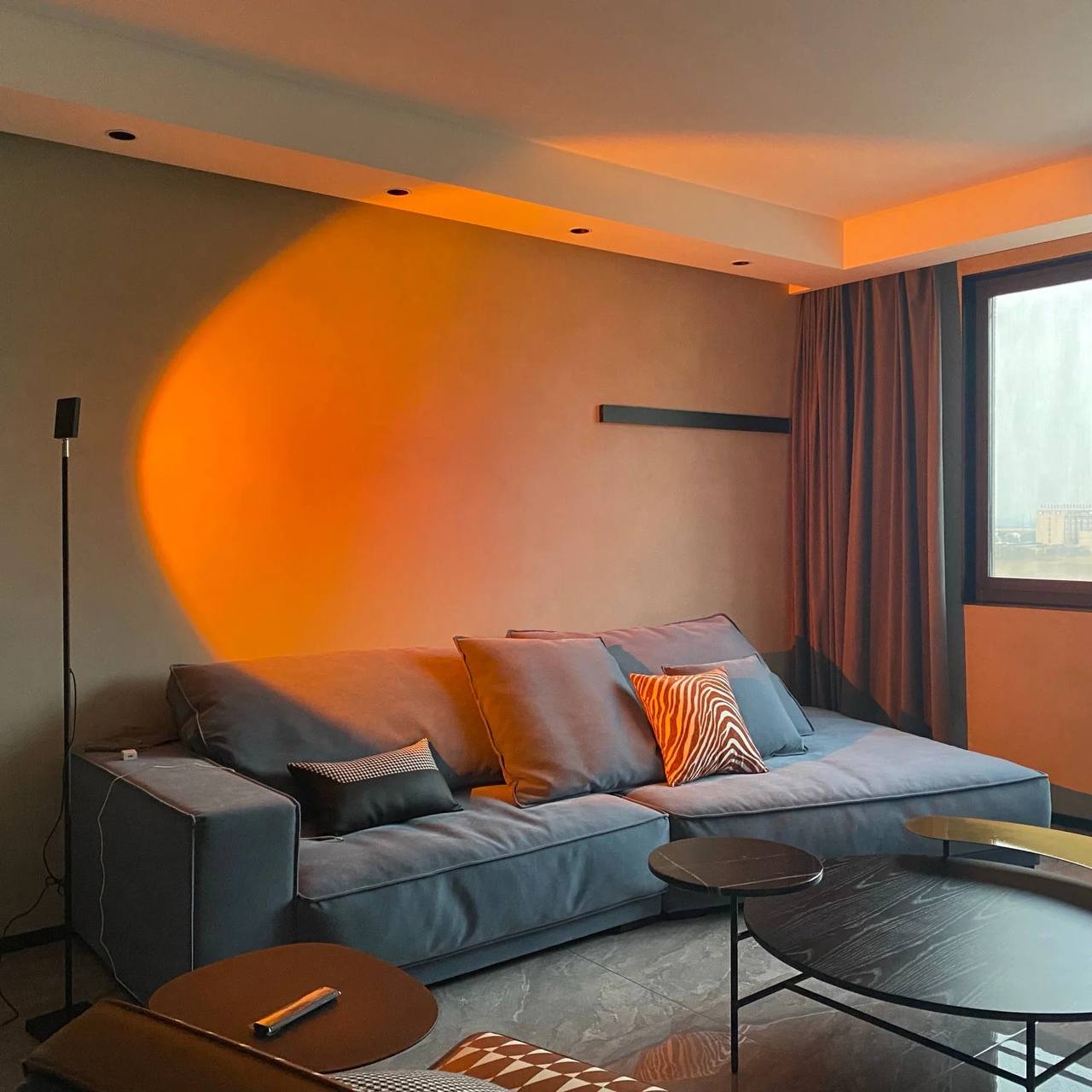 Lampadaire LED élégant avec effet de lumière d'ambiance