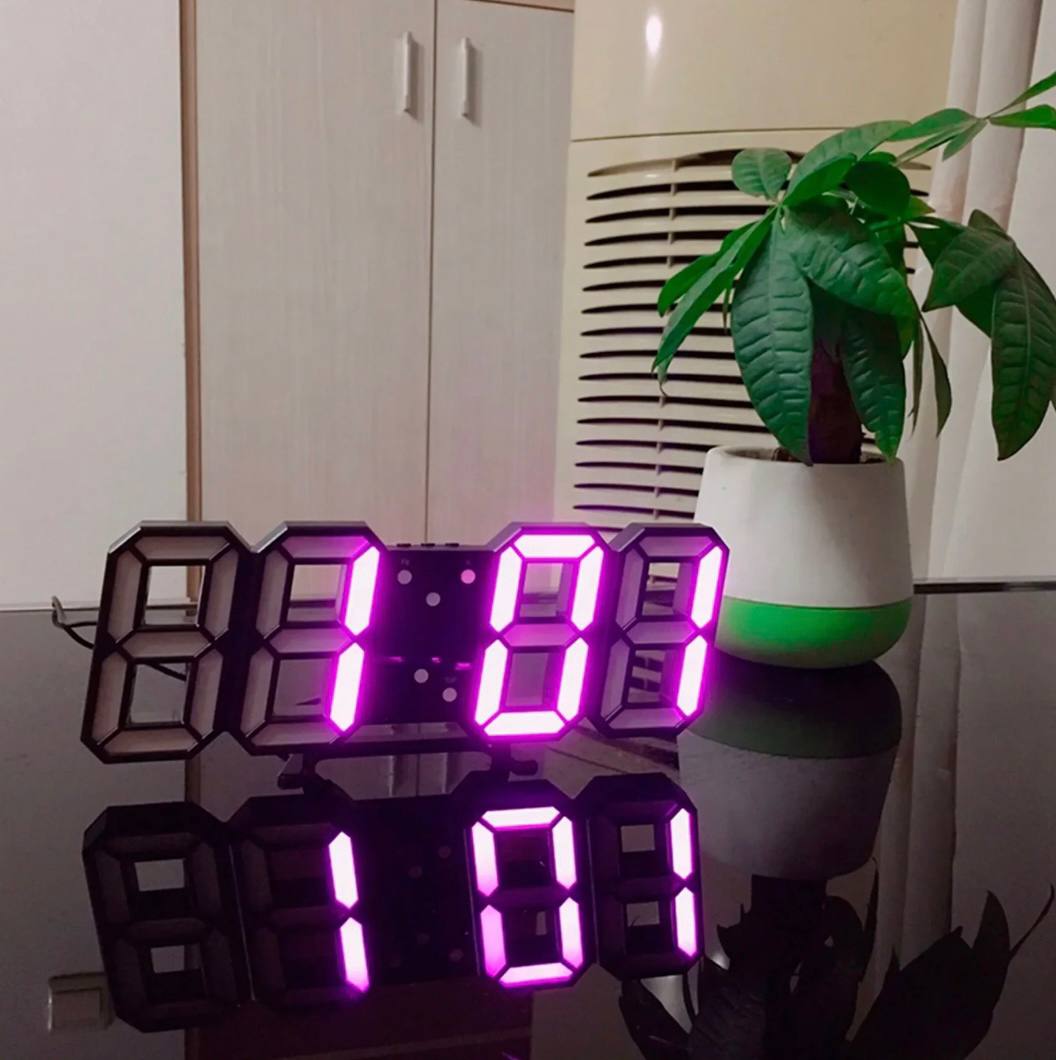 Horloge murale LED contemporaine avec luminosité réglable