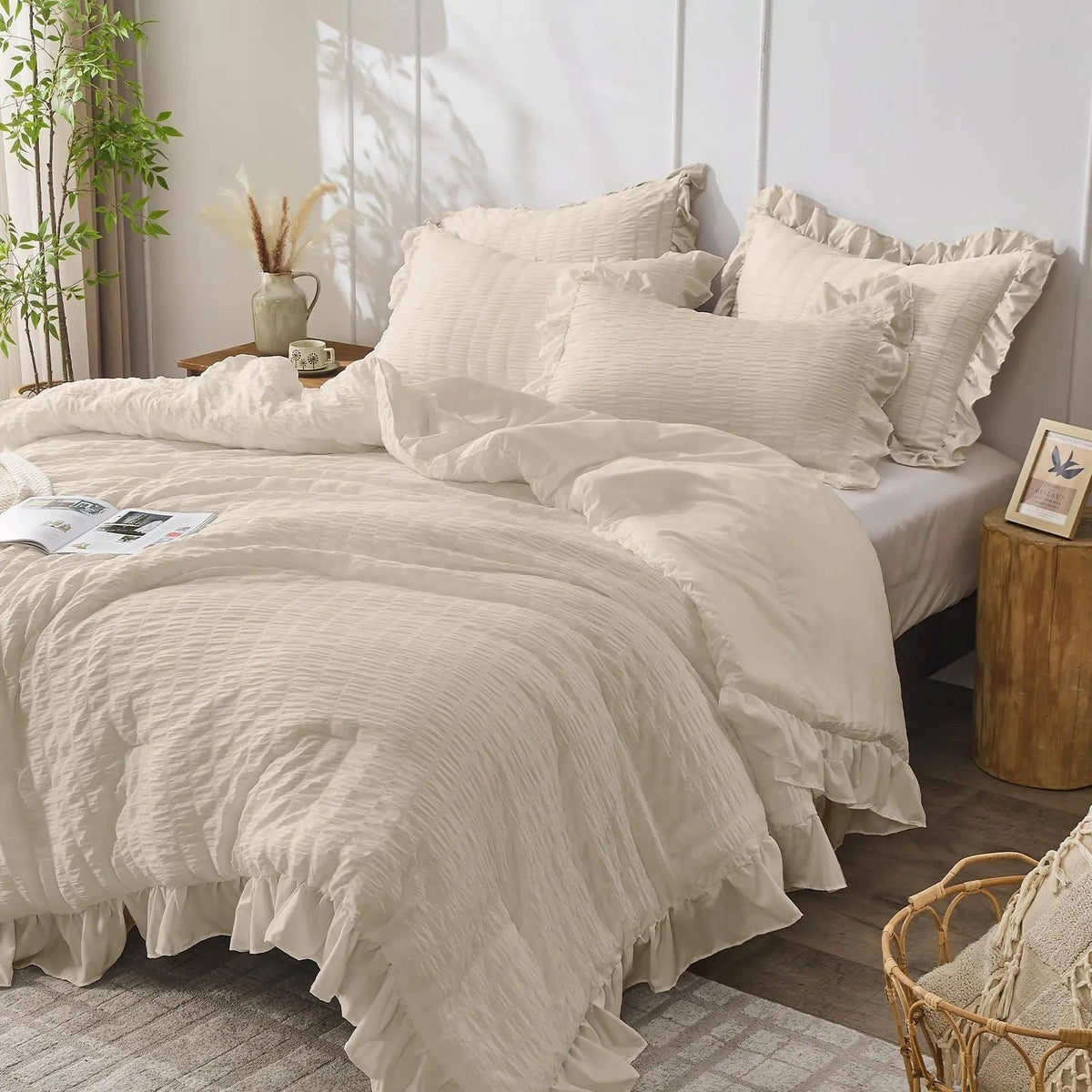Textured Seersucker Duvet Cover Set with Lace Trim | 3-Piece Wrinkle-Free Bedding with Pillowcases | Lightweight Breathable Comforter