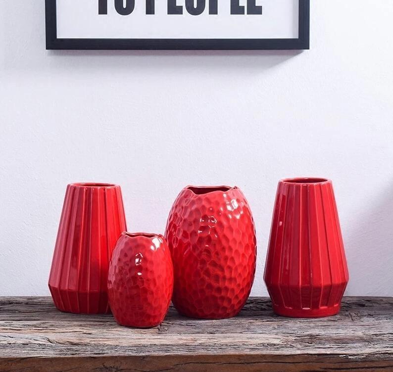 Scarlet Elegance Curve Vase