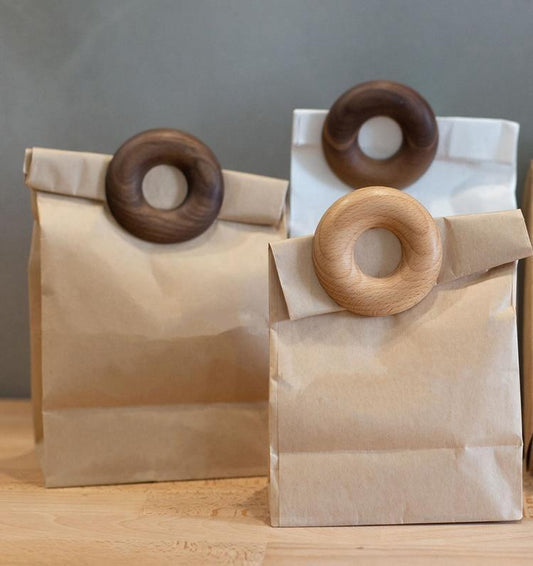 Pince à bagel en bois