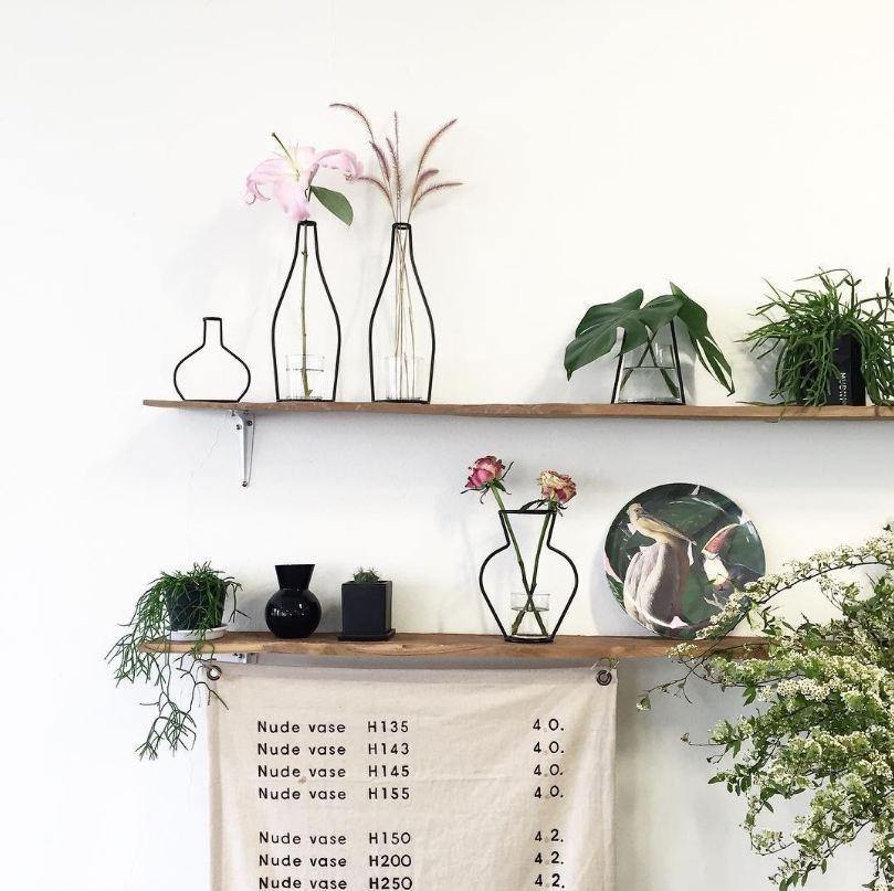Sleek Iron Line Vase Stand