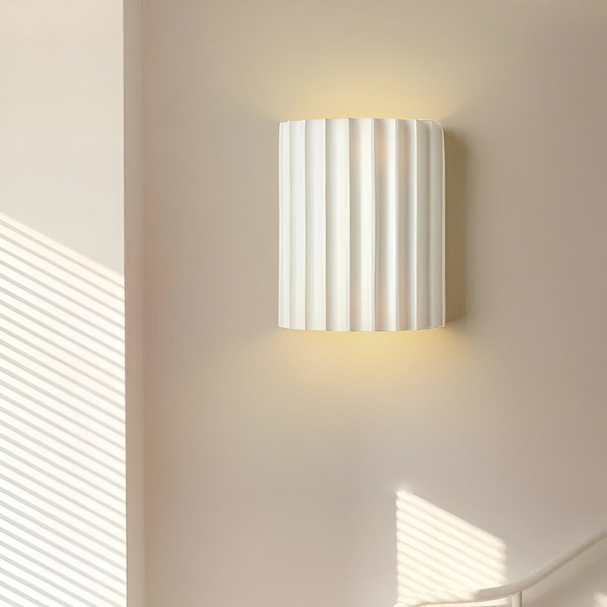 Sculptural Resin Sconce Light Green Wavy Texture 6.3 Inch Height Soft Glow for Bedrooms Hallways Nordic Accent Minimalist Feature Wall Decor