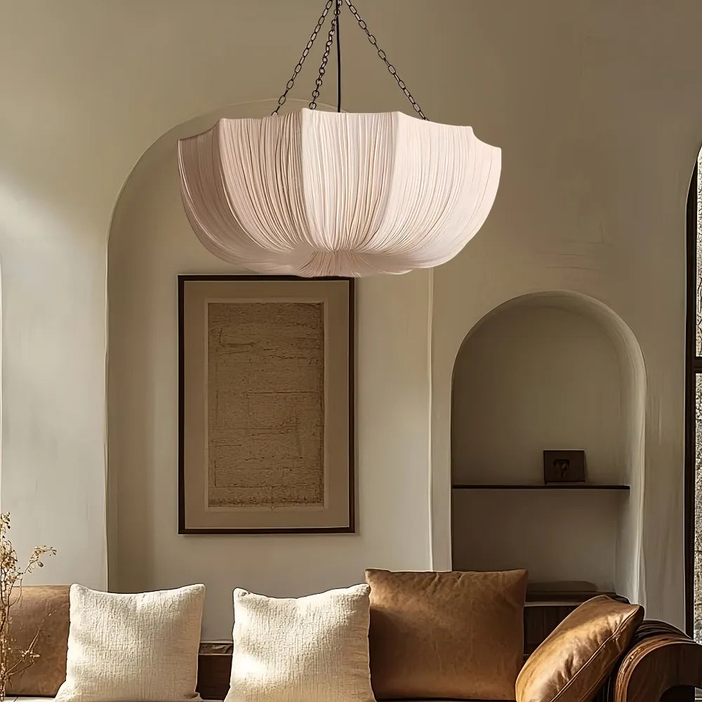 Suspension en tissu avec abat-jour plissé sculptural – Luminaire de plafond rond blanc pour salle à manger, chambre et salon – Chaîne réglable