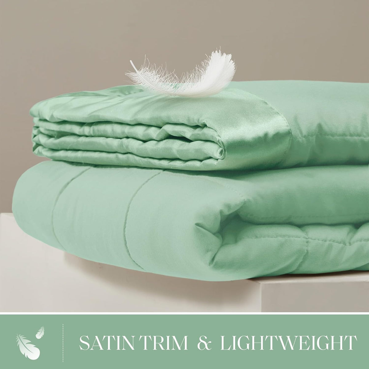 Collection Windom | Couverture en duvet synthétique avec traitement anti-humidité | Couvre-lit léger et doux toutes saisons, bordure satinée