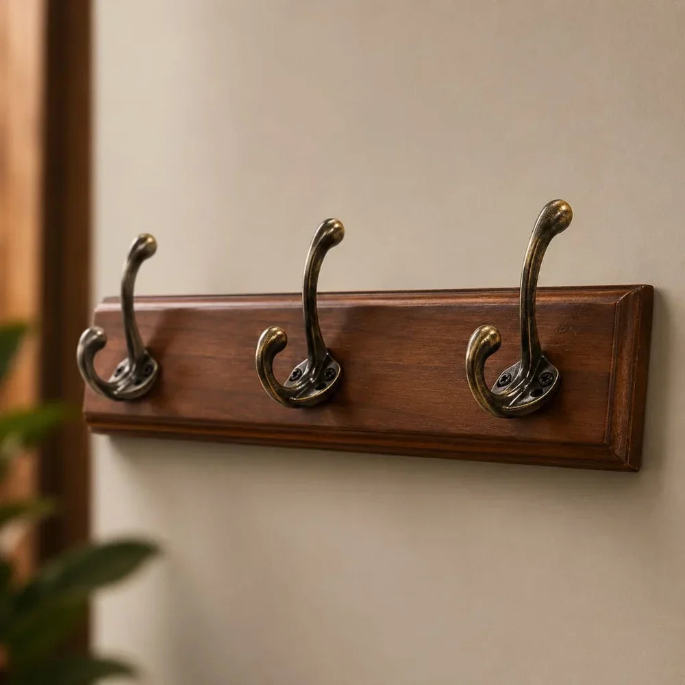 Patère murale d'entrée en bois massif, organisateur pour vestes, écharpes et sacs, finition grain naturel, options 3, 4 ou 5 crochets, idéal pour appartement ou vestiaire