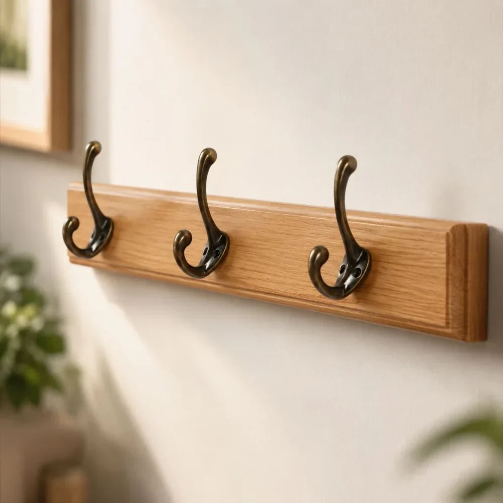 Patère murale d'entrée en bois massif, organisateur pour vestes, écharpes et sacs, finition grain naturel, options 3, 4 ou 5 crochets, idéal pour appartement ou vestiaire
