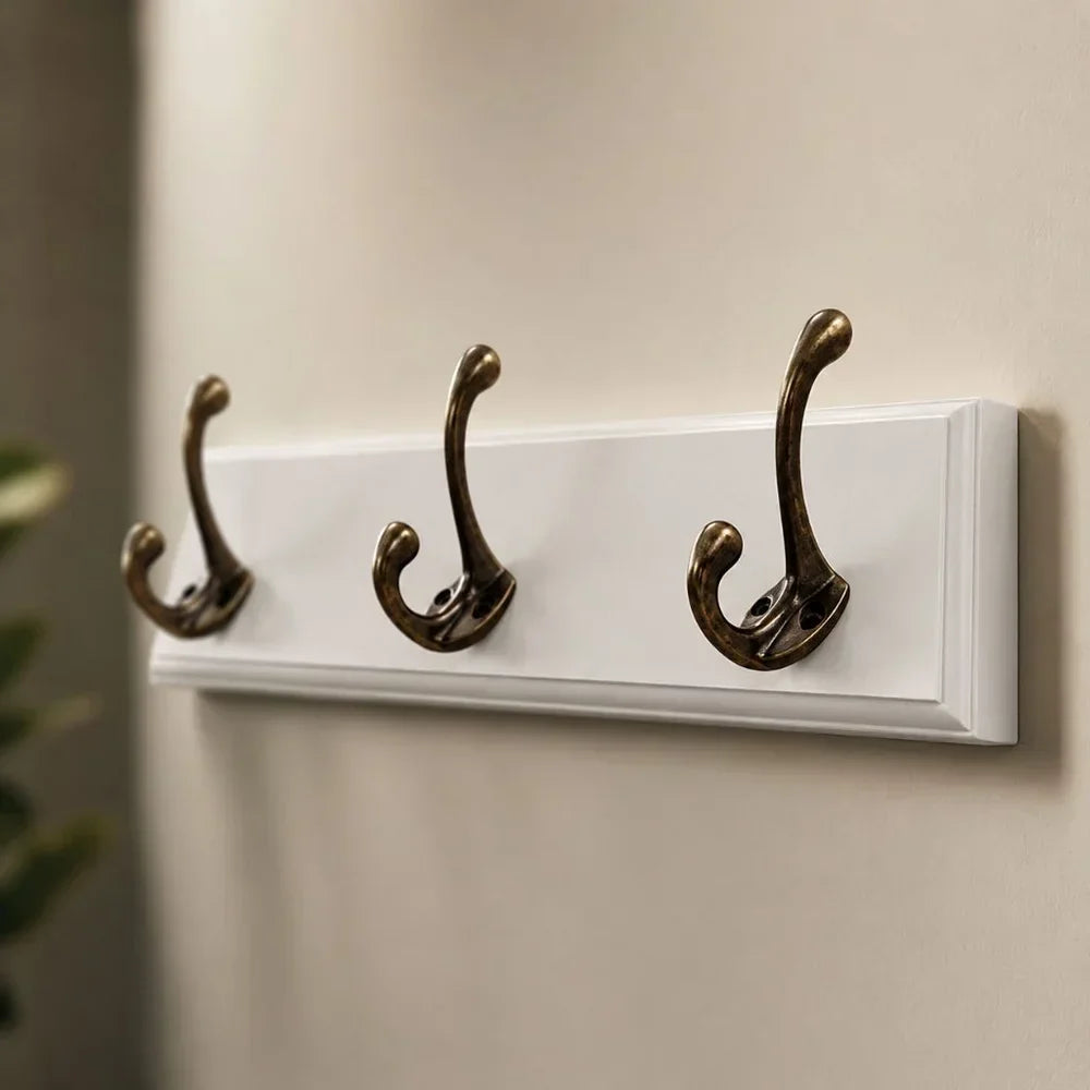 Patère murale d'entrée en bois massif, organisateur pour vestes, écharpes et sacs, finition grain naturel, options 3, 4 ou 5 crochets, idéal pour appartement ou vestiaire