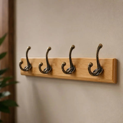 Patère murale d'entrée en bois massif, organisateur pour vestes, écharpes et sacs, finition grain naturel, options 3, 4 ou 5 crochets, idéal pour appartement ou vestiaire