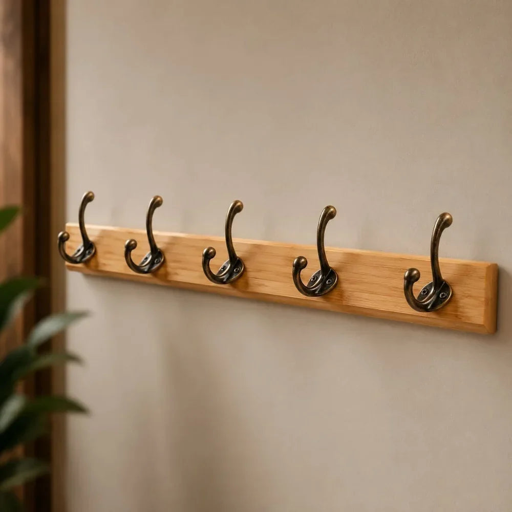 Patère murale d'entrée en bois massif, organisateur pour vestes, écharpes et sacs, finition grain naturel, options 3, 4 ou 5 crochets, idéal pour appartement ou vestiaire