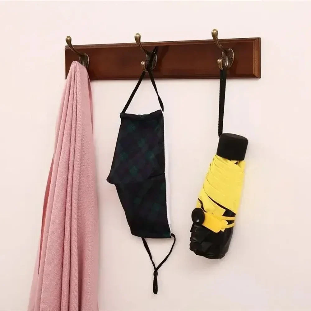 Patère murale d'entrée en bois massif, organisateur pour vestes, écharpes et sacs, finition grain naturel, options 3, 4 ou 5 crochets, idéal pour appartement ou vestiaire