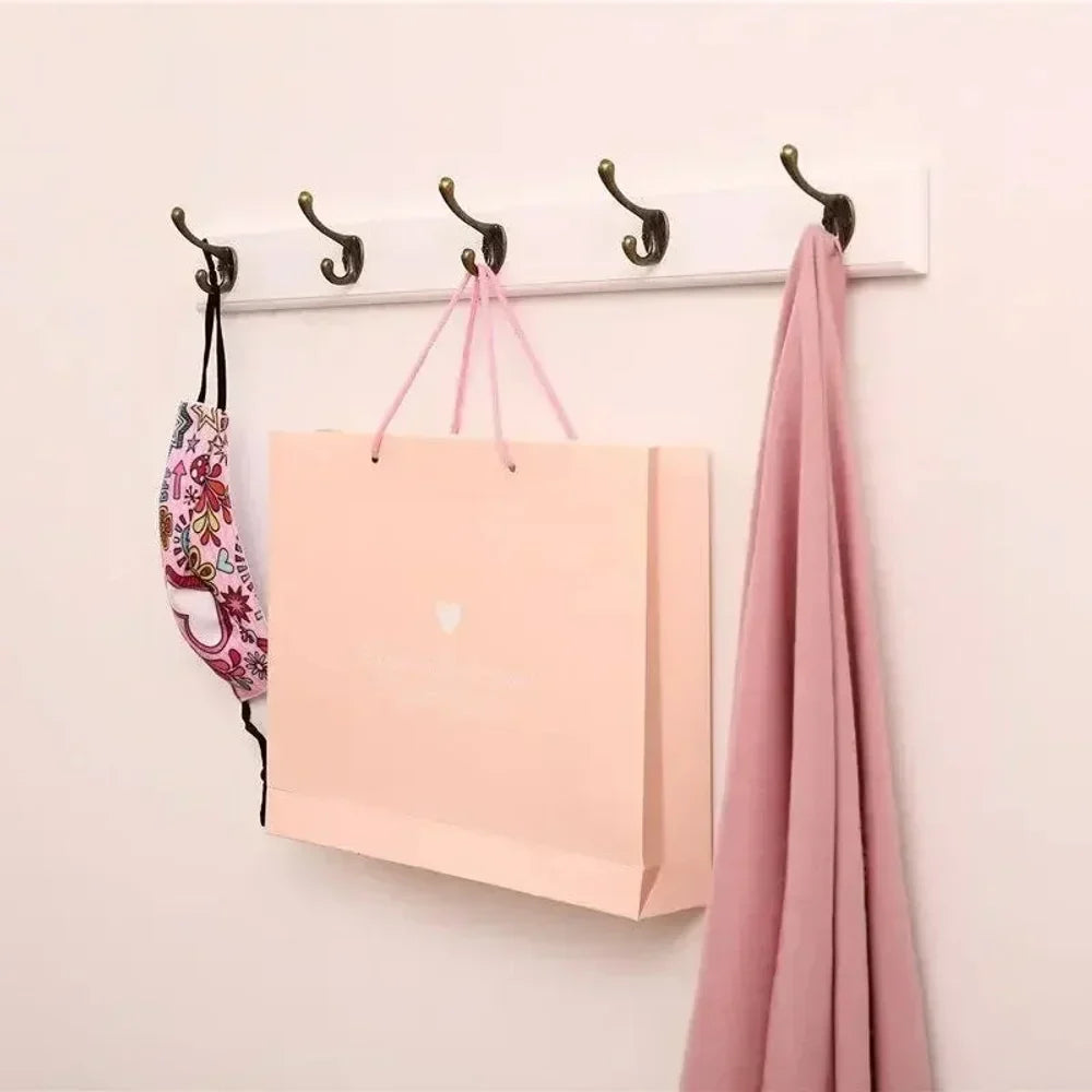 Patère murale d'entrée en bois massif, organisateur pour vestes, écharpes et sacs, finition grain naturel, options 3, 4 ou 5 crochets, idéal pour appartement ou vestiaire