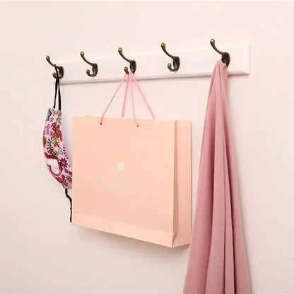 Patère murale d'entrée en bois massif, organisateur pour vestes, écharpes et sacs, finition grain naturel, options 3, 4 ou 5 crochets, idéal pour appartement ou vestiaire