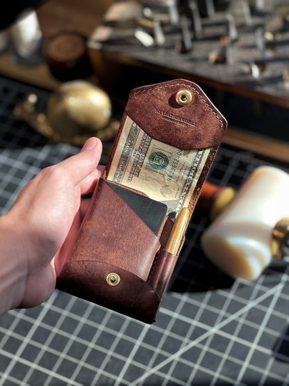 Slim Bifold Leather Wallet with Built-In Pen Holder – Vegetable-Tanned Cowhide Card Case for Men & Women