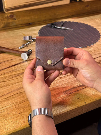 Slim Bifold Leather Wallet with Built-In Pen Holder – Vegetable-Tanned Cowhide Card Case for Men & Women