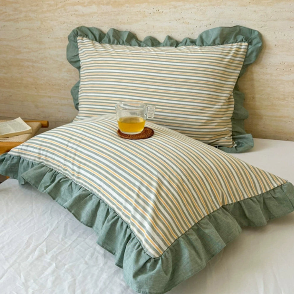 Queen Microfiber Pillowcase with Ruffle Trim & Zipper Closure – Vintage Stripe Pattern for Bedroom Décor – Soft Breathable Fabric