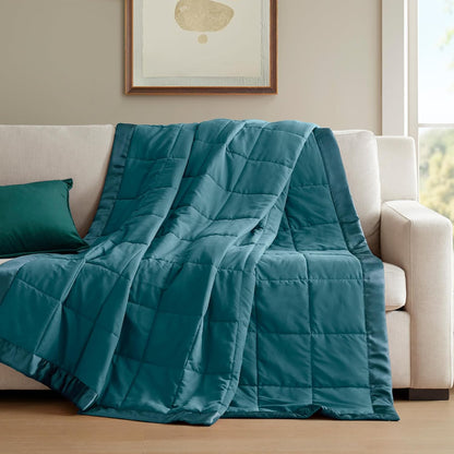 Collection Windom | Couverture en duvet synthétique avec traitement anti-humidité | Couvre-lit léger et doux toutes saisons, bordure satinée