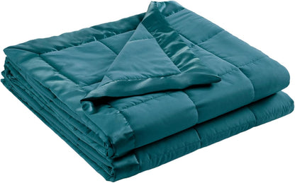 Collection Windom | Couverture en duvet synthétique avec traitement anti-humidité | Couvre-lit léger et doux toutes saisons, bordure satinée