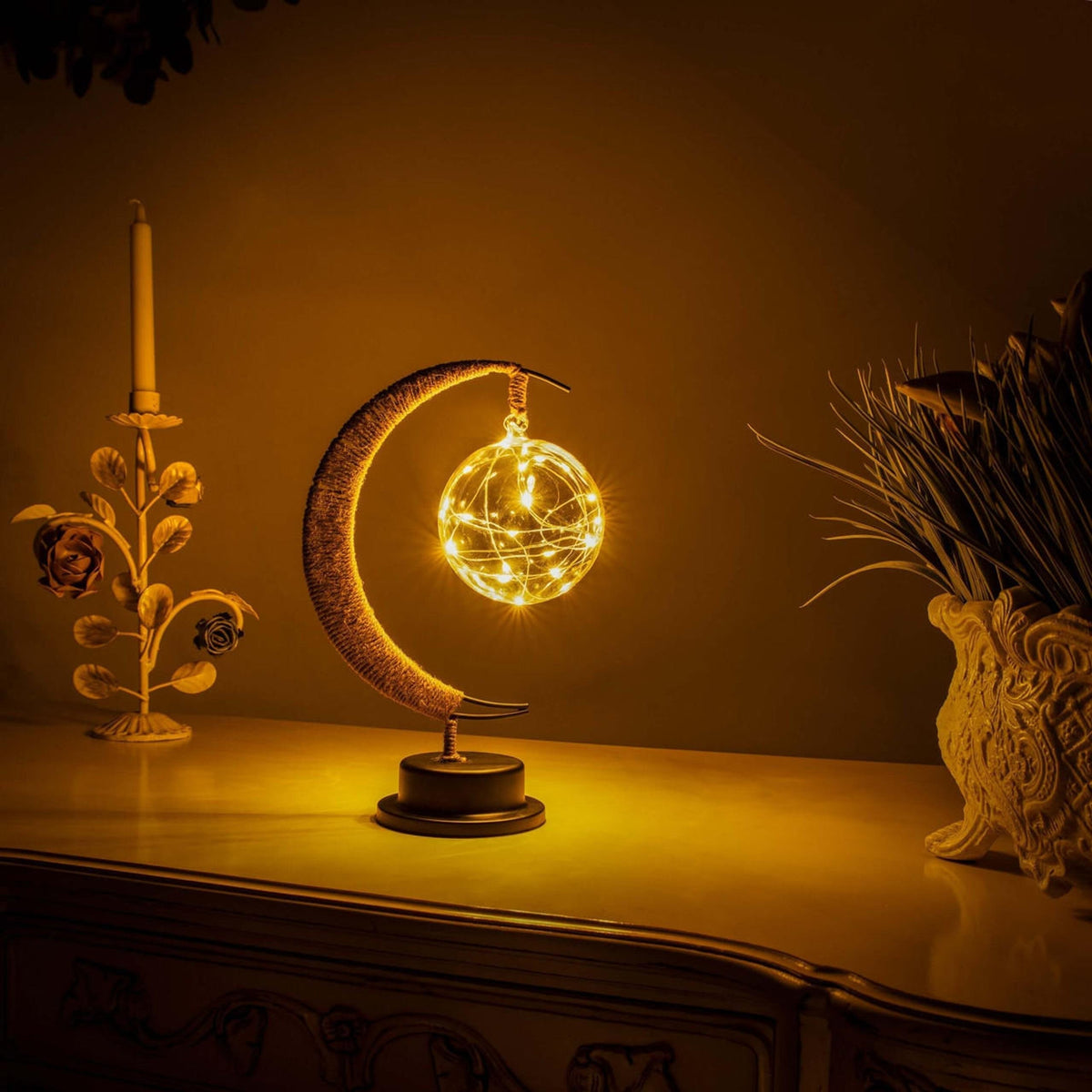 Lampe de table lune en verre avec lueur LED chaleureuse – Lampe d'appoint croissant à piles pour chambre, salon et table de chevet